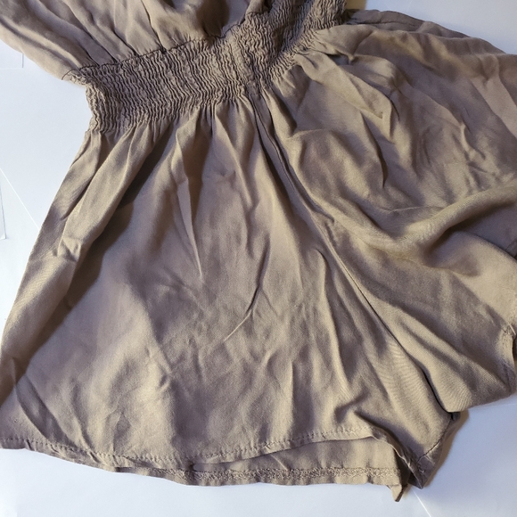 SOLD 🌸💝🌸 Brandy Melville Taupe Nude 🤎💜🤎 Romper Blanche Neutral Mini - Picture 7 of 10